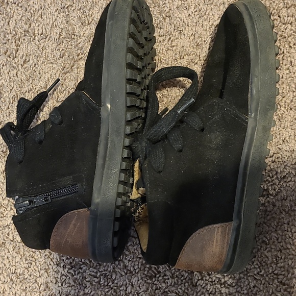 Cat & jack Size 12 black and brown suede shoes - Picture 3 of 4